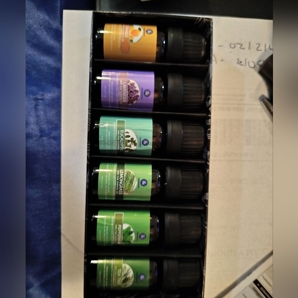 Laguna Moon NWT and box oils